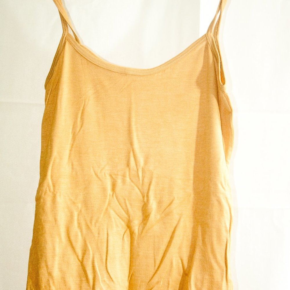 a yellow t shirt